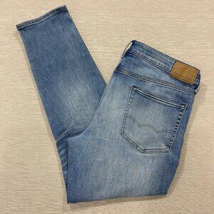 American Eagle Jeans Athletic Fit Mens 34 x 30 Medium Wash Denim Pants